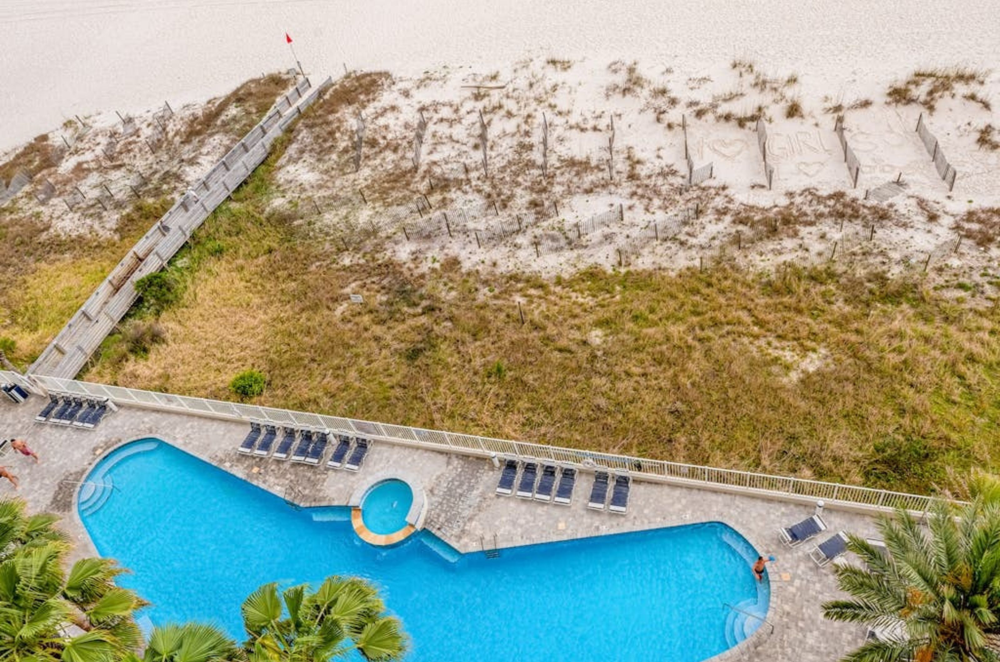 Overhead view of the outdoor hot tub and pool next to the beach at Admirals Quarters