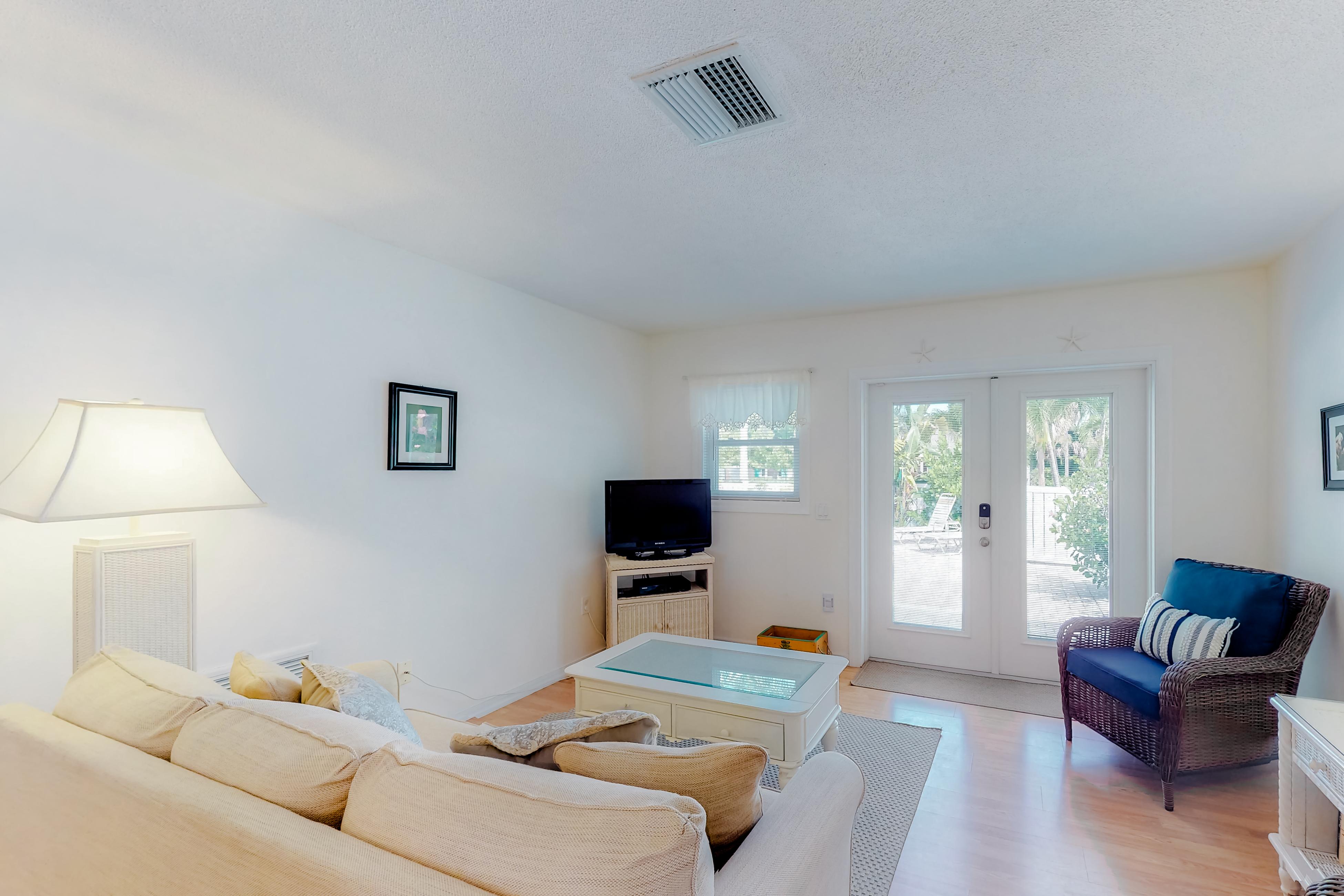 Blue Wave Villa West House / Cottage rental in Anna Maria Island Houses in Anna Maria Island Florida - #2