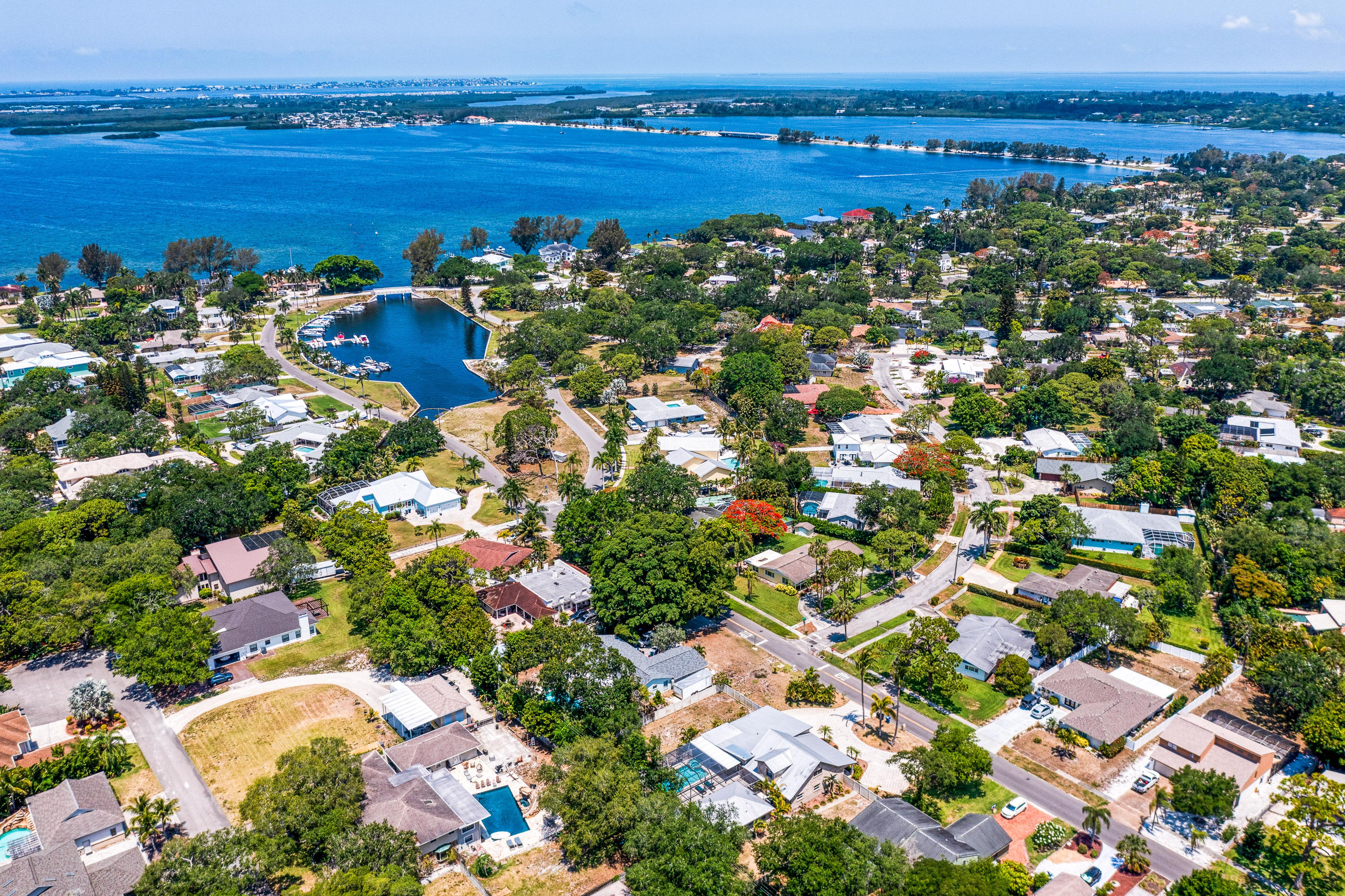 The Fancy Flamingo House / Cottage rental in Anna Maria Island Houses in Anna Maria Island Florida - #41