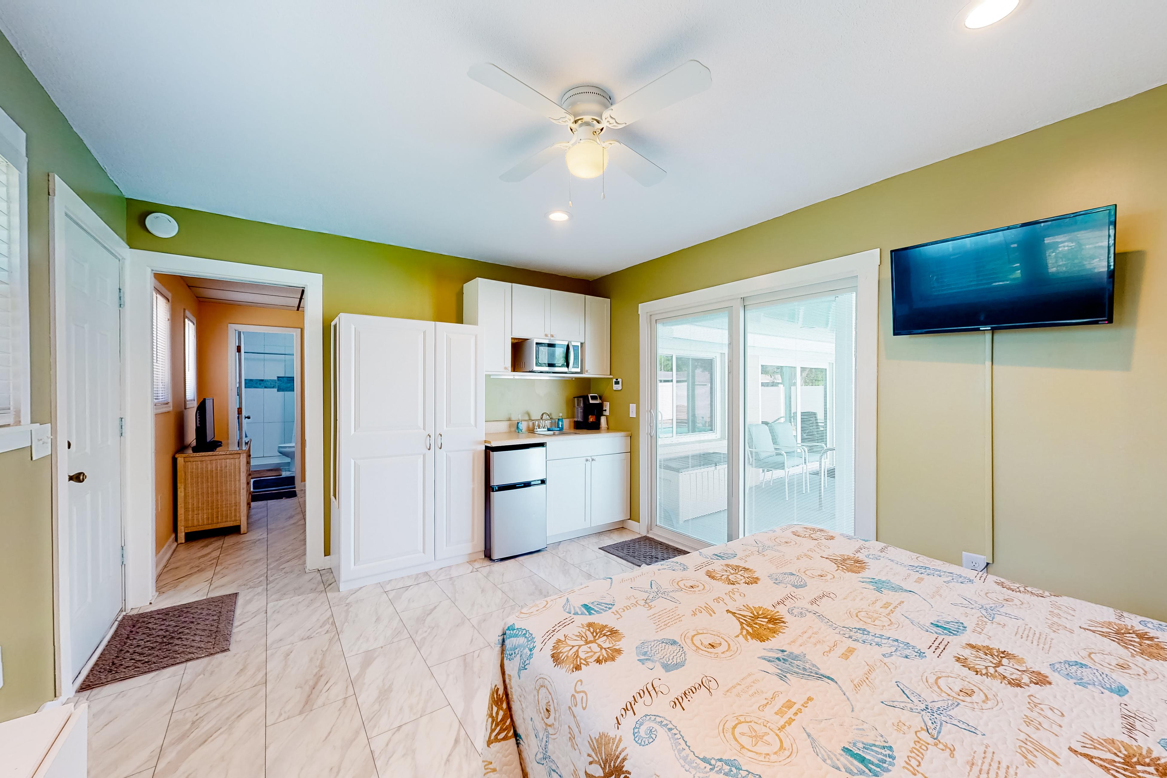 Tropical Haven Retreat House / Cottage rental in Anna Maria Island Houses in Anna Maria Island Florida - #23