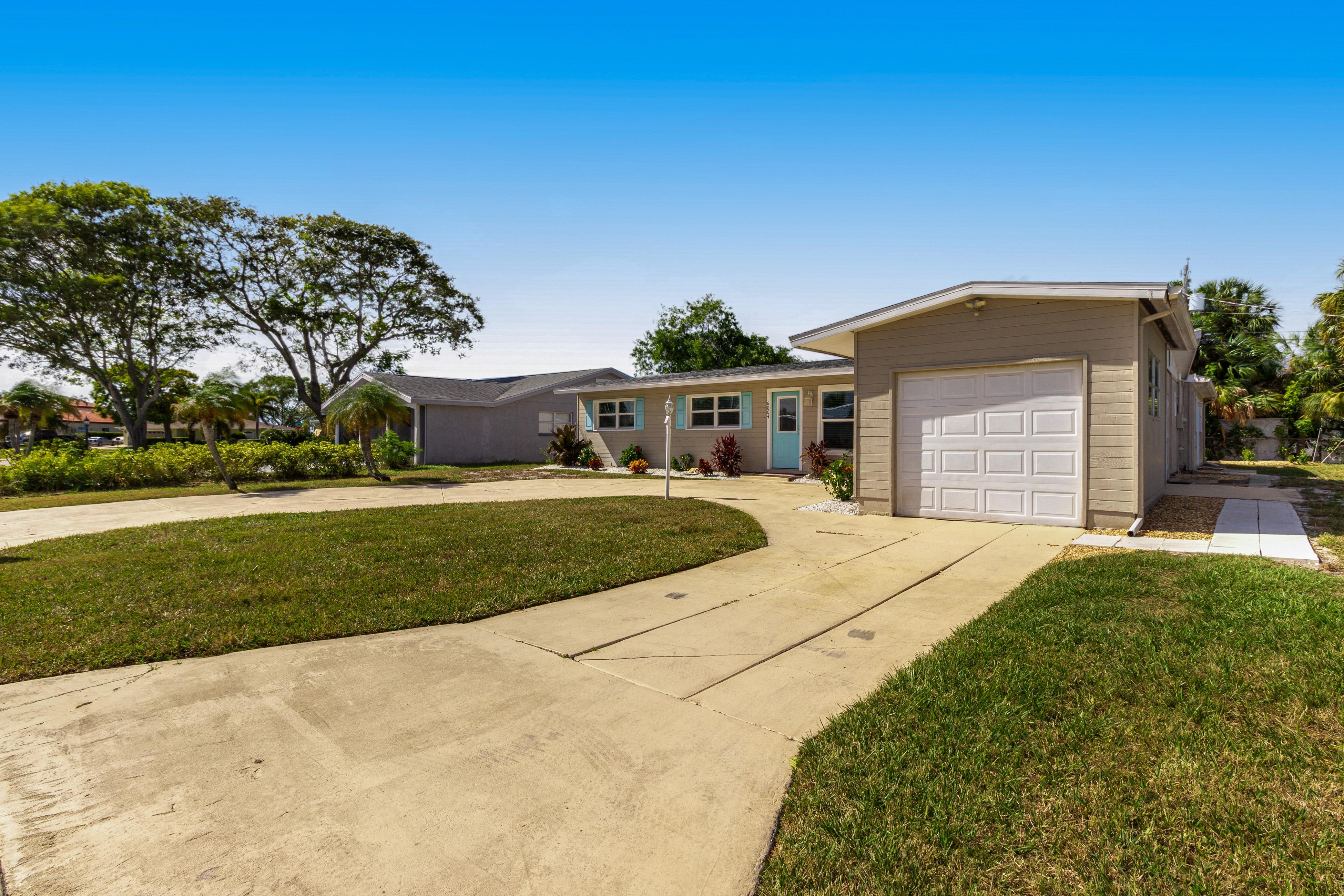 Tropical Haven Retreat House / Cottage rental in Anna Maria Island Houses in Anna Maria Island Florida - #31