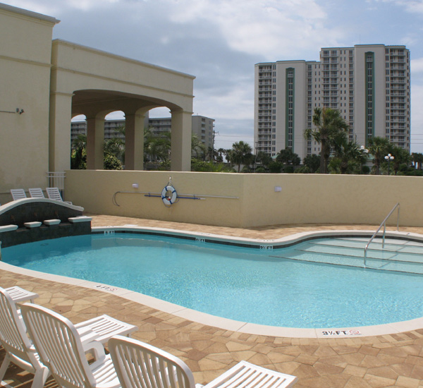 The outdoor pool at Club Destin Resort in Destin Florida