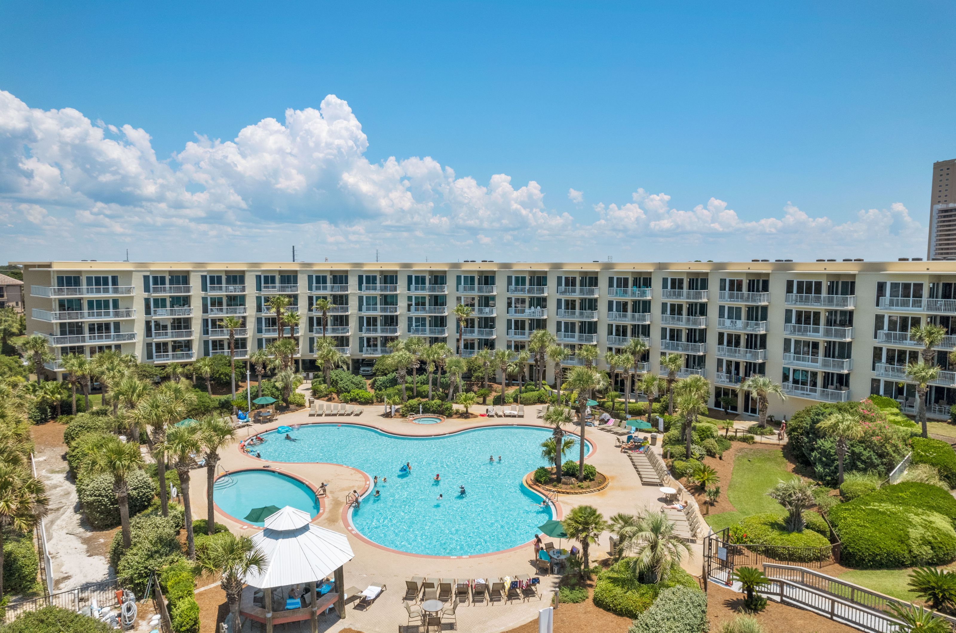 spacious sundeck at Crescent Condos in Destin FL