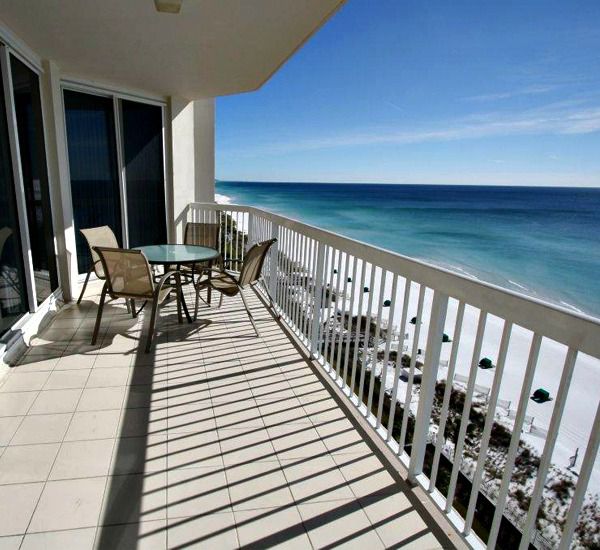 Long view of the beach from Silver Beach Towers Resort in Destin Florida