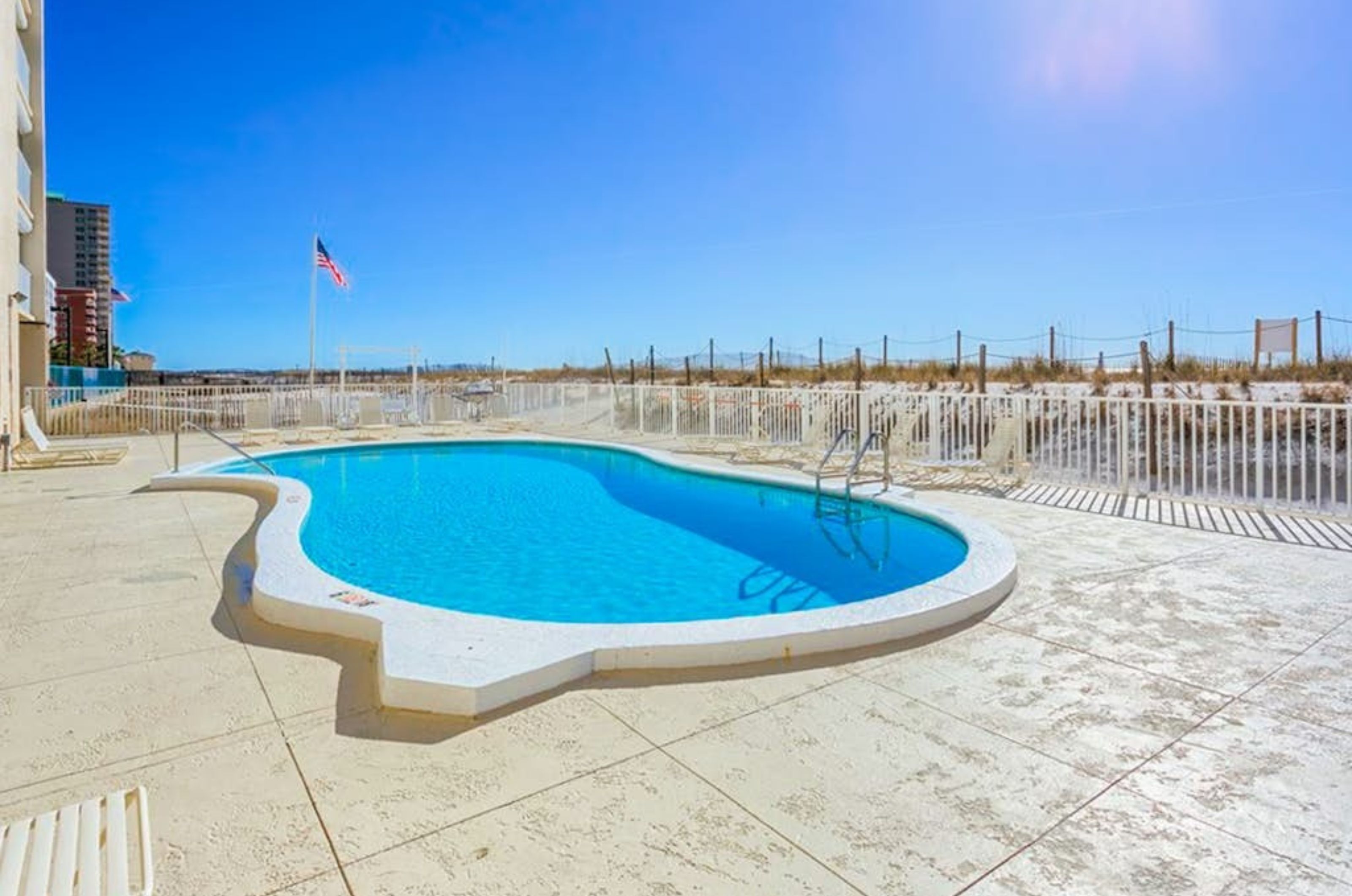 The sparkling outdoor pool and pool deck at Edgewater East in Gulf Shores Alabama 