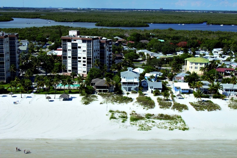 Beachfront Caper Beach Club in Ft. Myers Beach FL