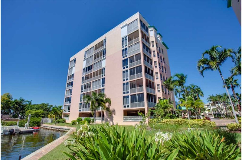 Palm Harbor Condos - https://www.beachguide.com/fort-myers-beach-vacation-rentals-palm-harbor-condos-8512034.jpg?width=185&height=185