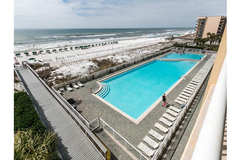 Huge pool at Waters Edge Condos in Fort Walton FL