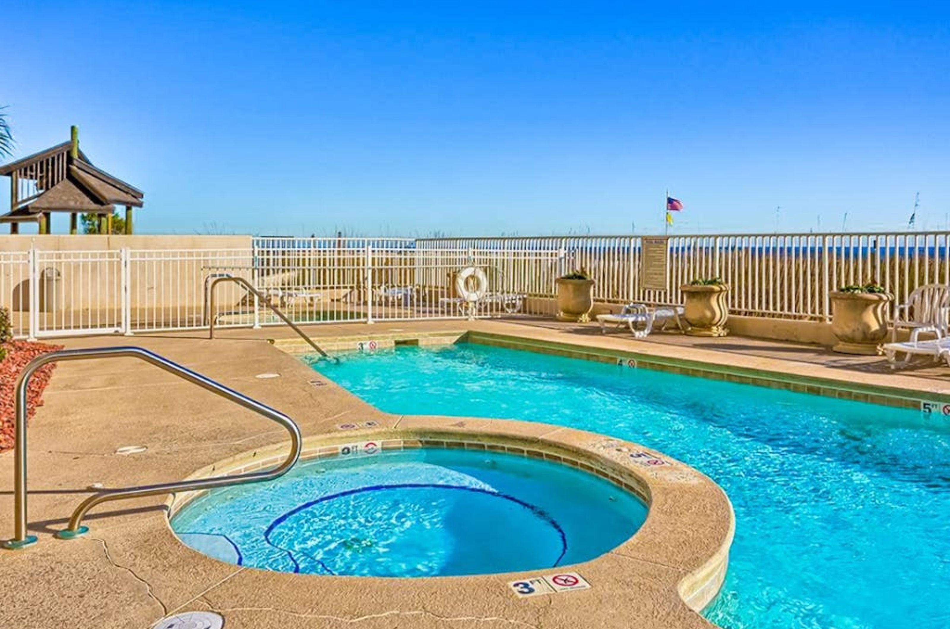 The outdoor hot tub and swimming pool overlooking the gulf at Four Winds