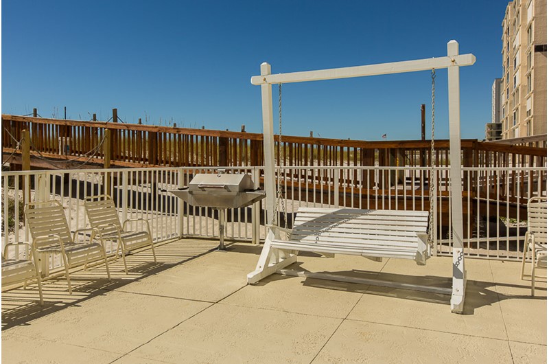 Roomy grill area at Edgewater East in Gulf Shores AL