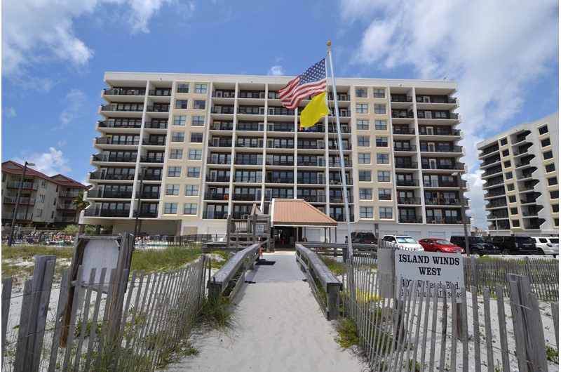 Island Winds West - https://www.beachguide.com/gulf-shores-vacation-rentals-island-winds-west--1630-0-20166-mg131.jpg?width=185&height=185