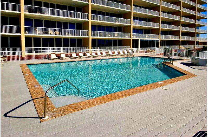 Beachside pool at Sanibel condominiums in Gulf Shores AL