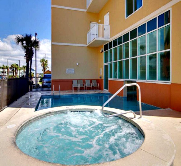 Hot tub at Seawind Condos in Gulf Shores AL