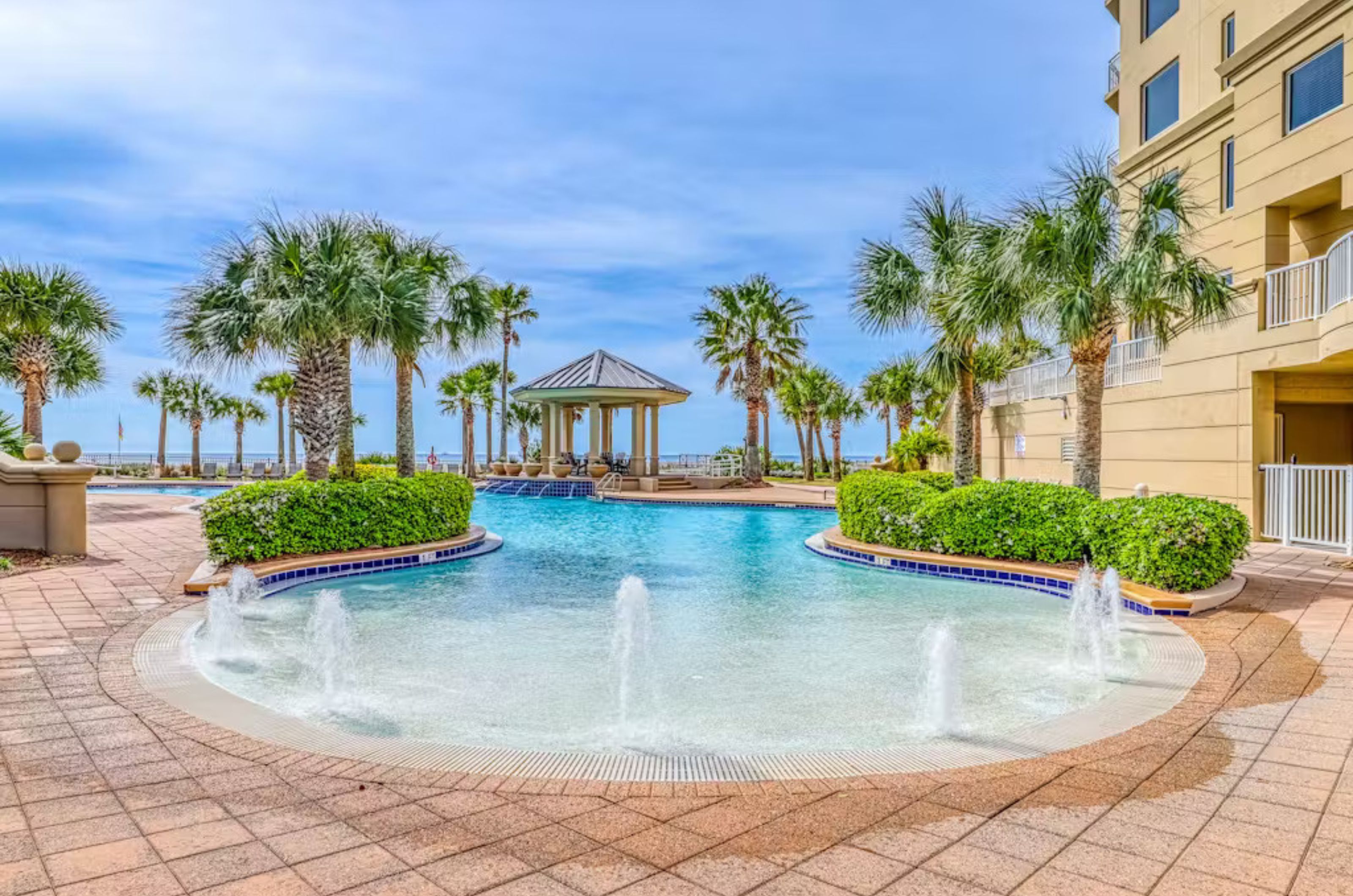 The walk-in outdoor pool at Indigo East and West 