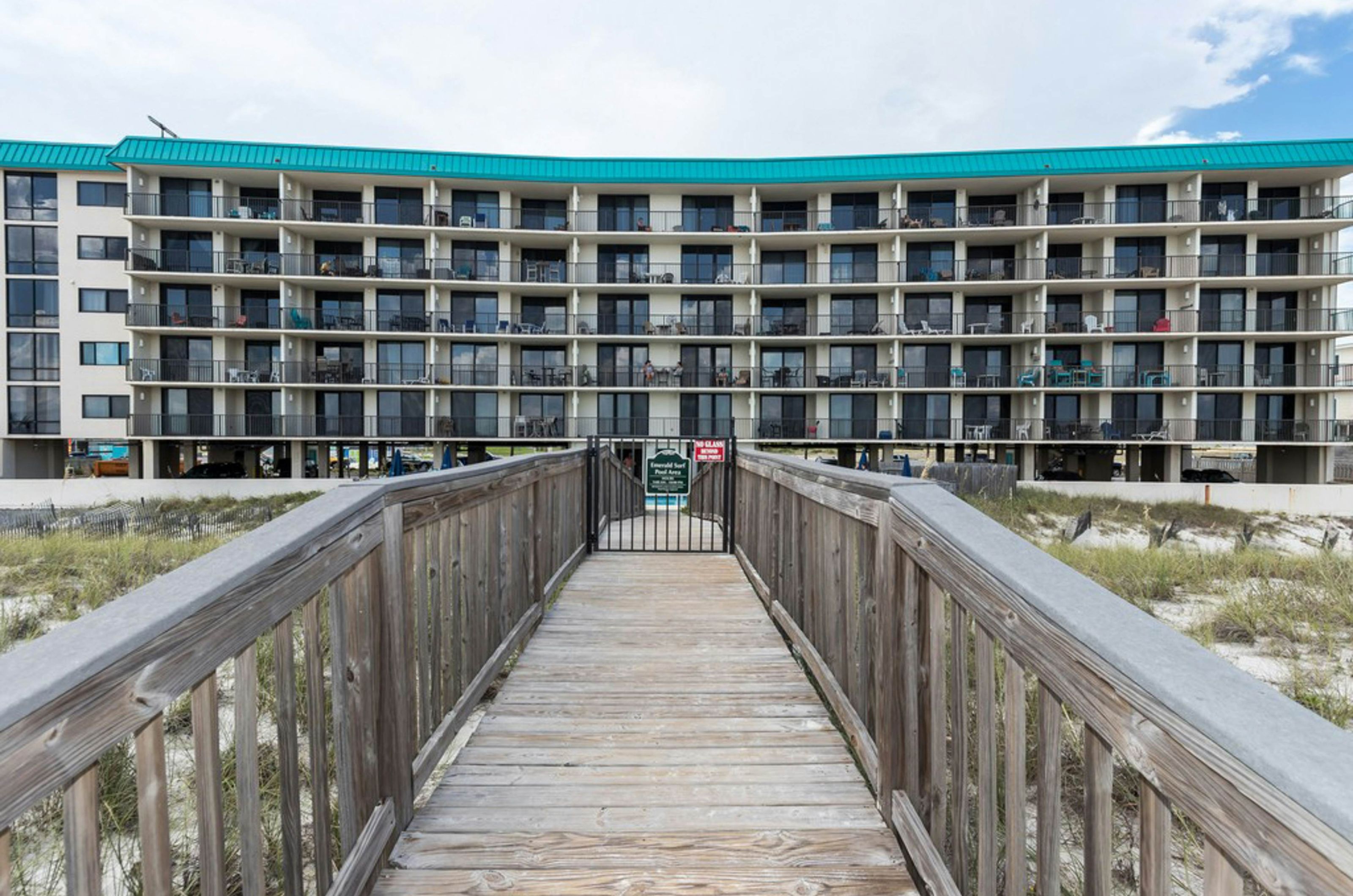 Emerald Surf Navarre Beach - https://www.beachguide.com/navarre-vacation-rentals-emerald-surf-navarre-beach--229-0-20242-151.jpg?width=185&height=185