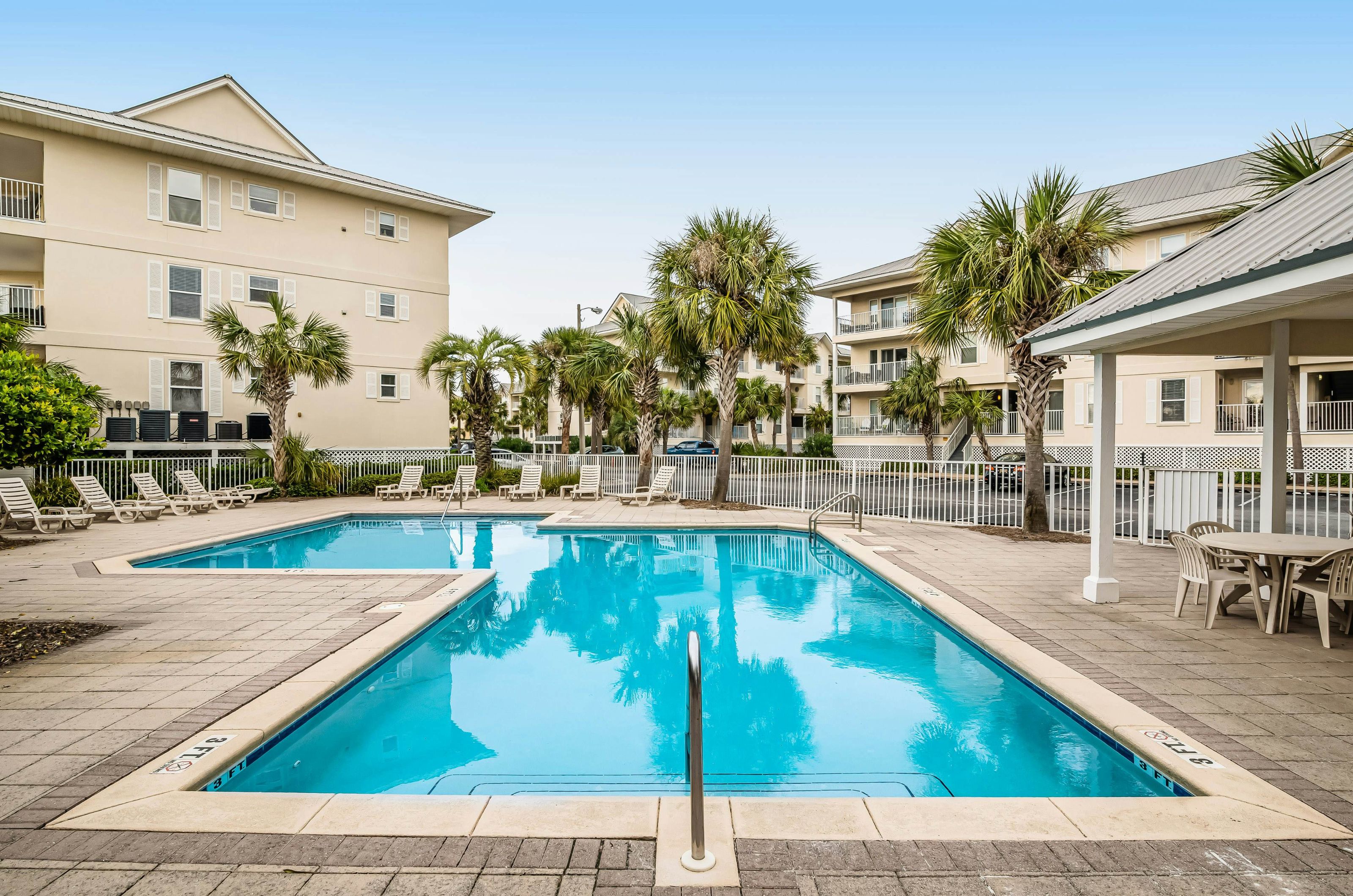 The exterior of Gulf Island Condominiums in Navarre Beach next to the outdoor pool 