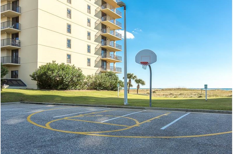 Basketball court at Phoenix VI in Orange Beach Alabama