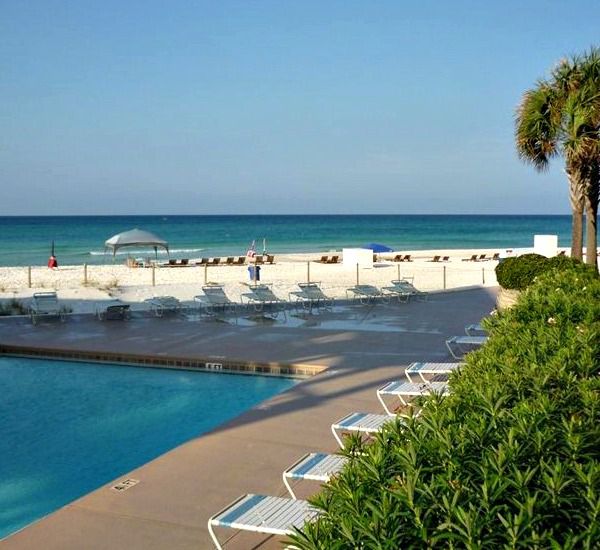 Pool and beach at Pelican Walk Panama City