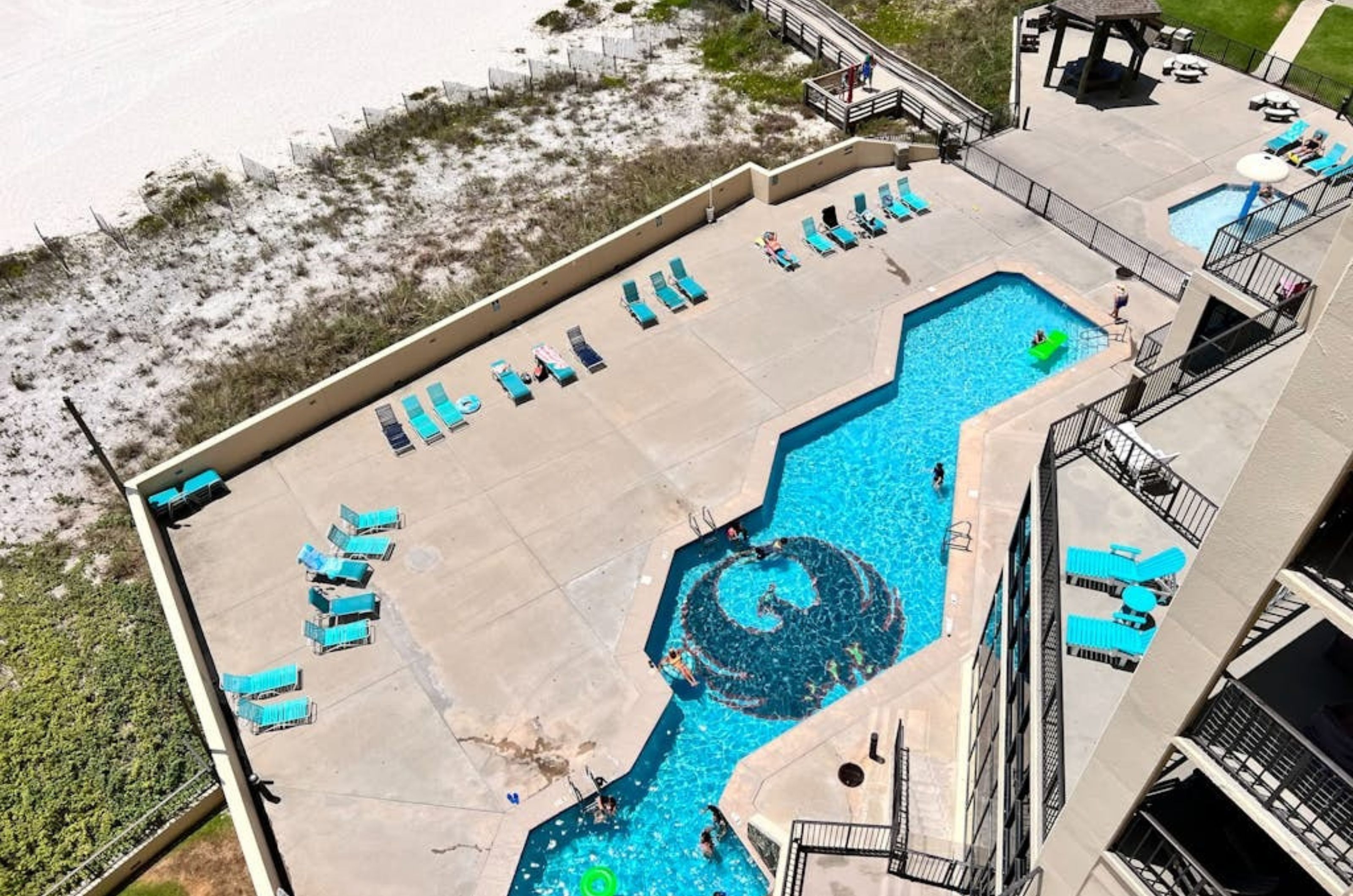 Aerial view of the swimming pool and pool deck next to the beach at Phoenix II 