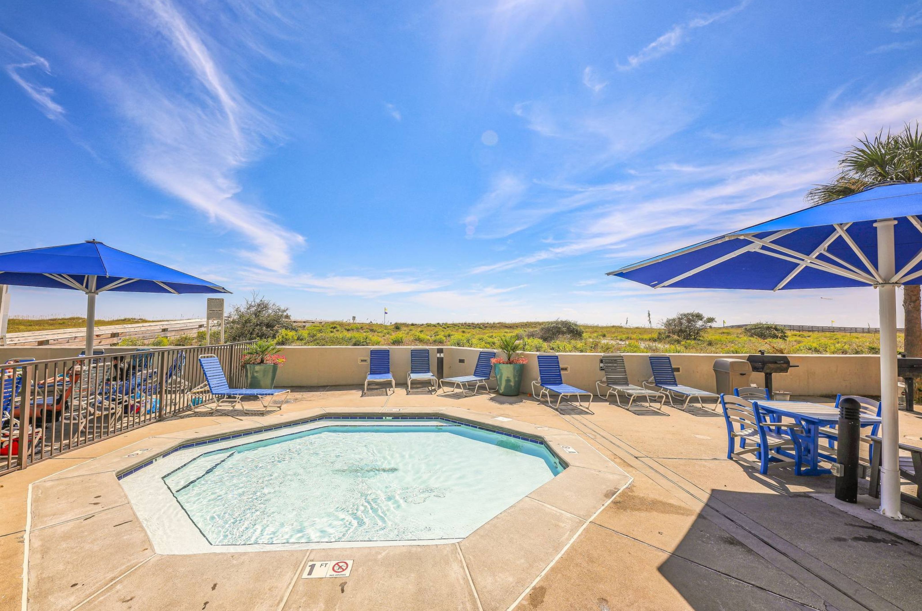 The outdoor kiddie pool at Phoenix VI in Orange Beach Alabama 