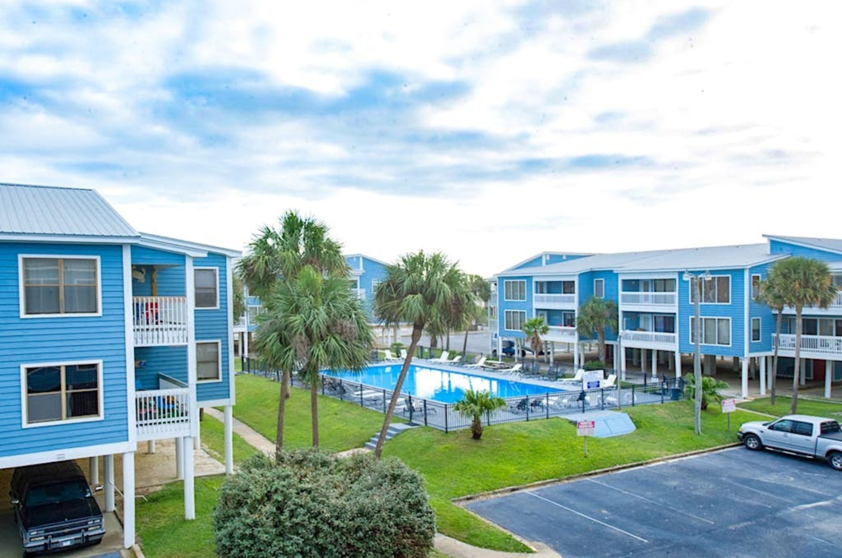 Overhead view of Sea Oats and the complimentary parking spots next to the condos	