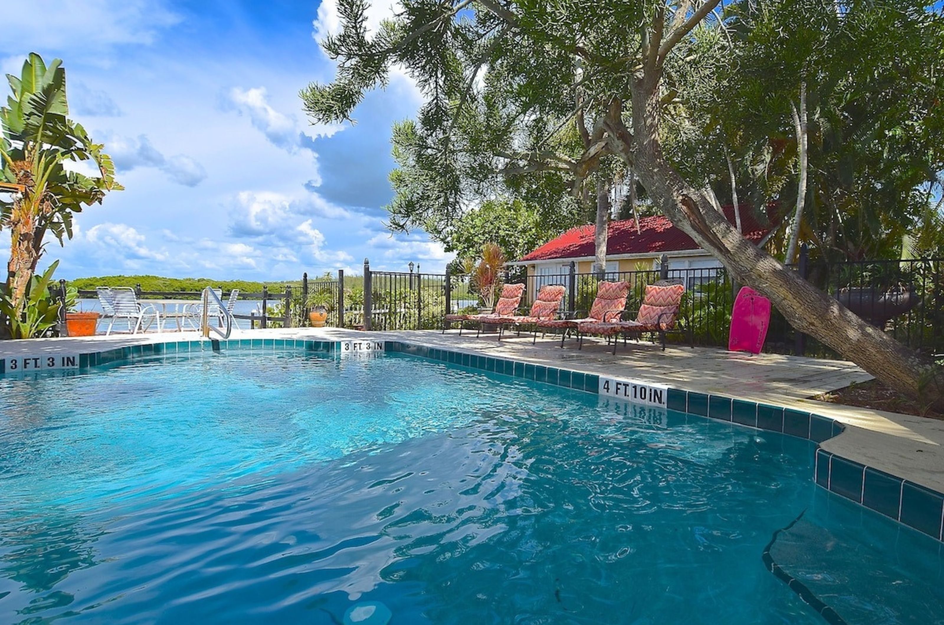 The Inn At Turtle Beach - https://www.beachguide.com/siesta-key-vacation-rentals-the-inn-at-turtle-beach--1773-0-20244-2311.jpg?width=185&height=185