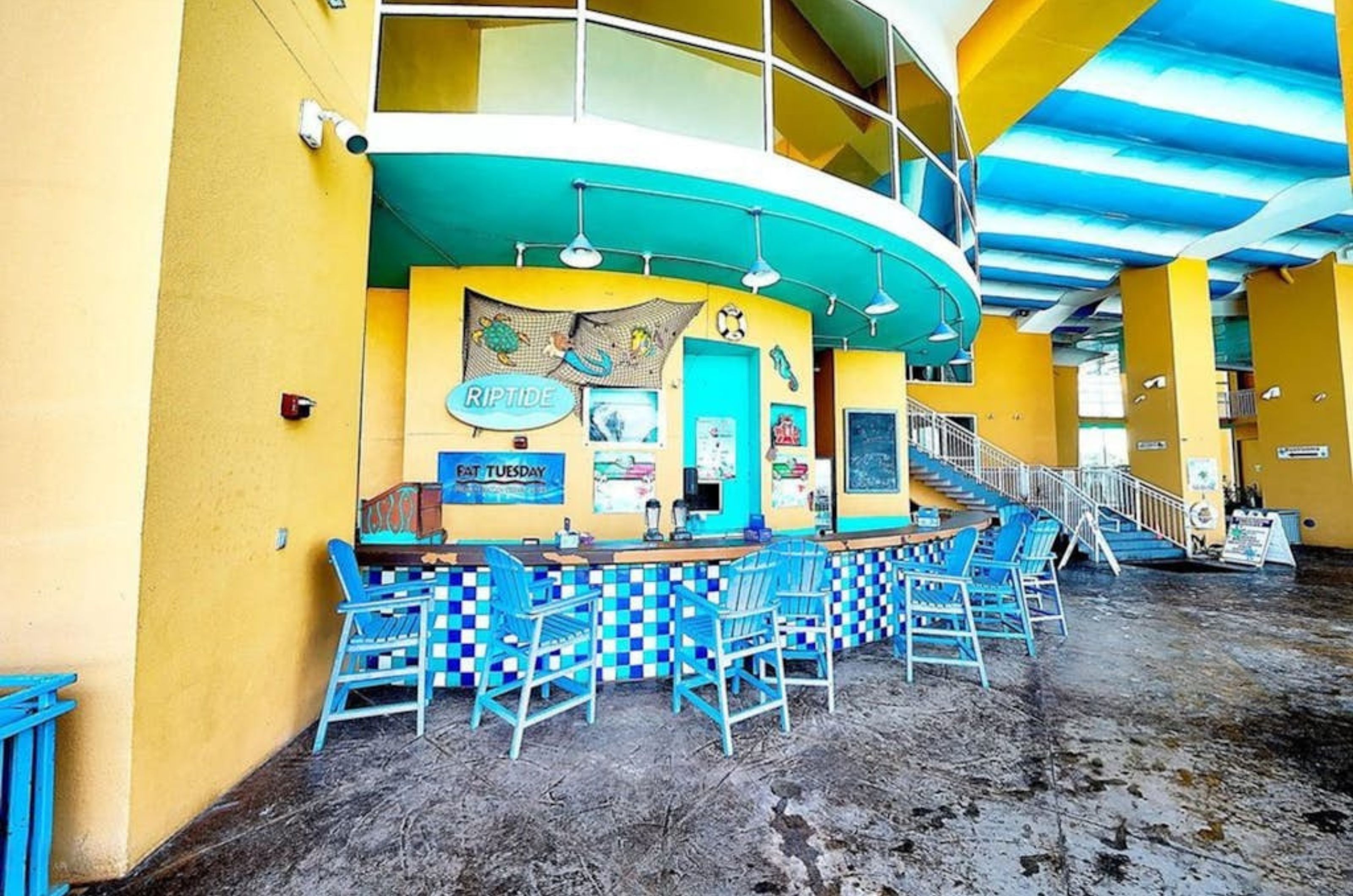 The bar next to the pool at Splash Resort in Panama City Beach Florida