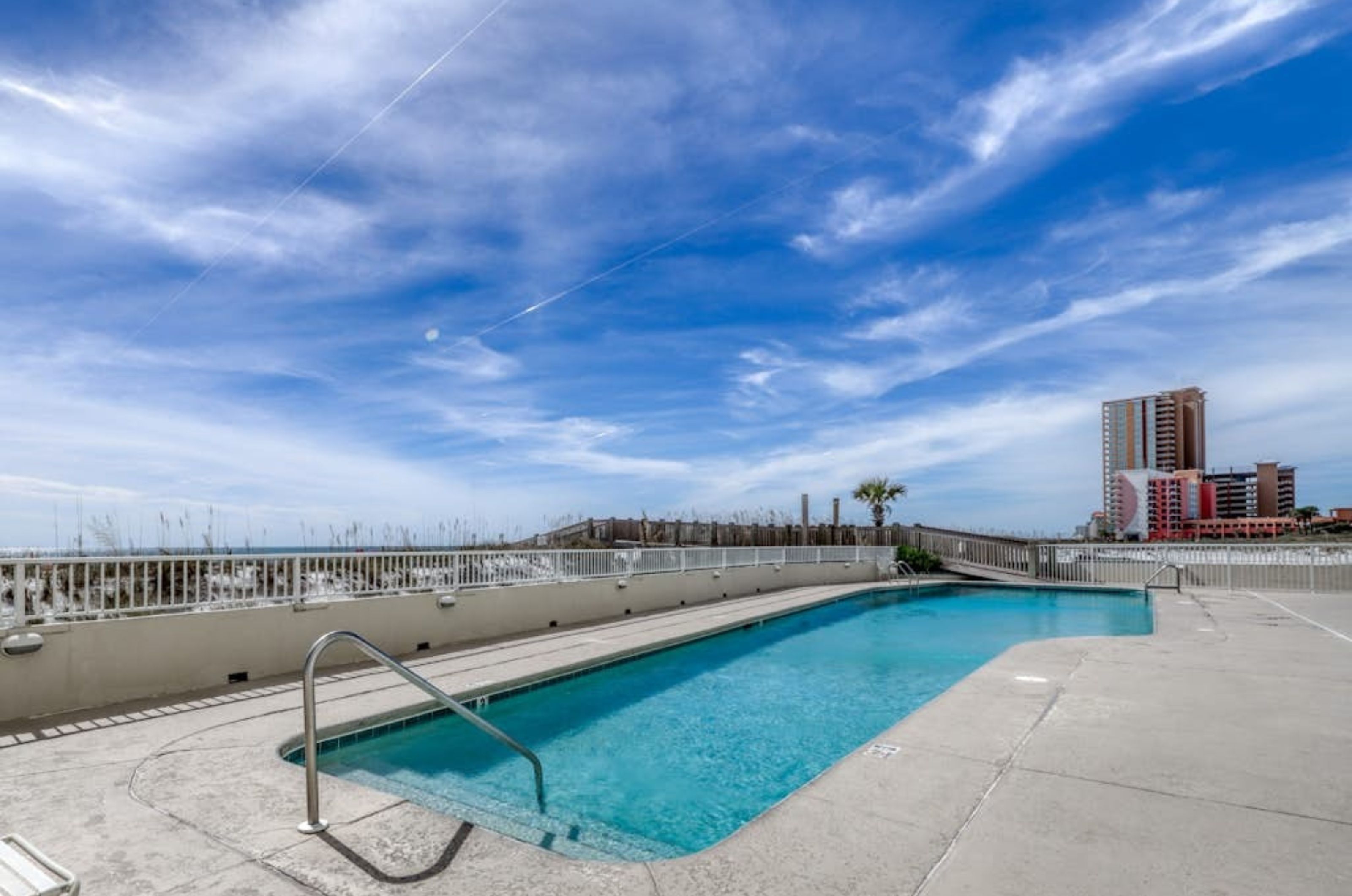 The outdoor pool and pool deck at Summerchase Condominiums